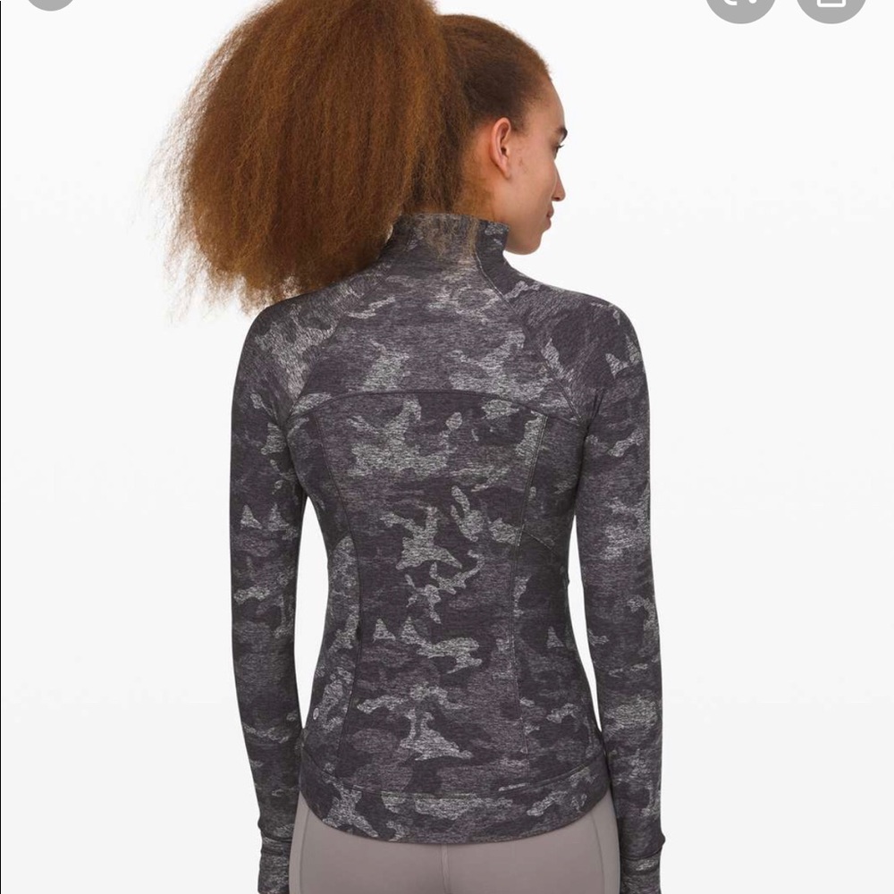 Lululemon 1/2 zip - Picture 2 of 5